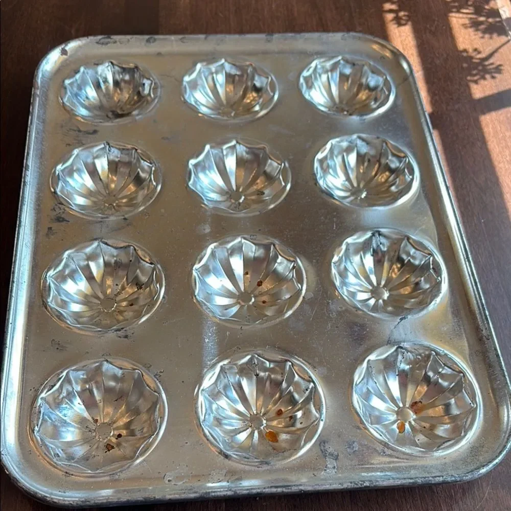 Vintage Biscuit Muffin Baking Tray Pan- 14